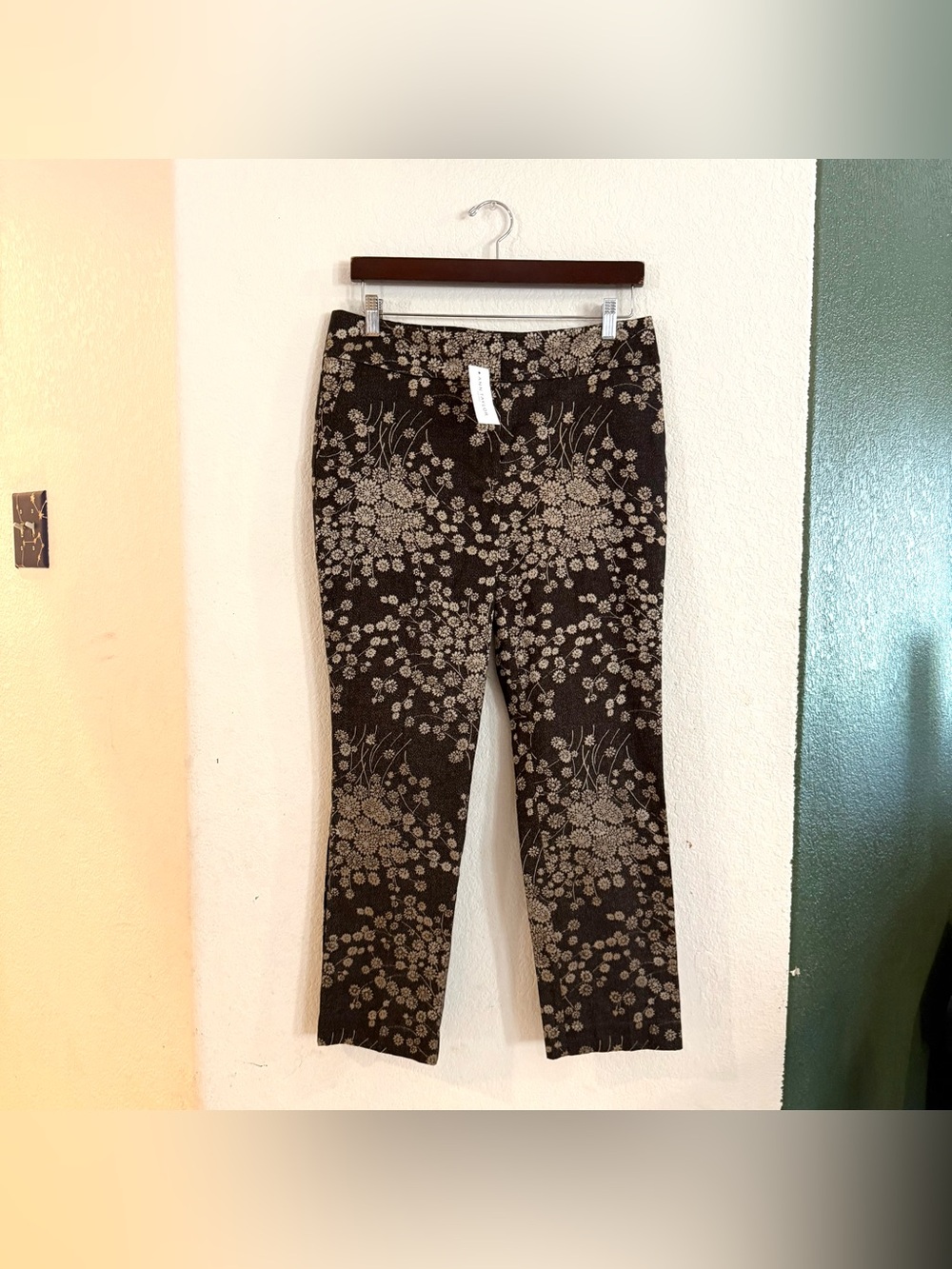 NWT Ann Taylor Womens Pants Black Gold Floral Signature Fit Ankle Size 8